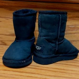 UGG Girls' Classic Boot